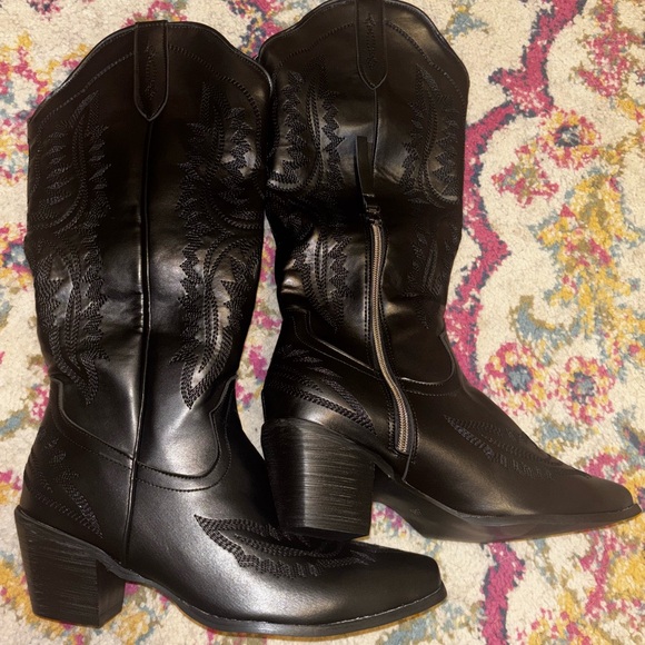 Shoes - Black western women’s boots
